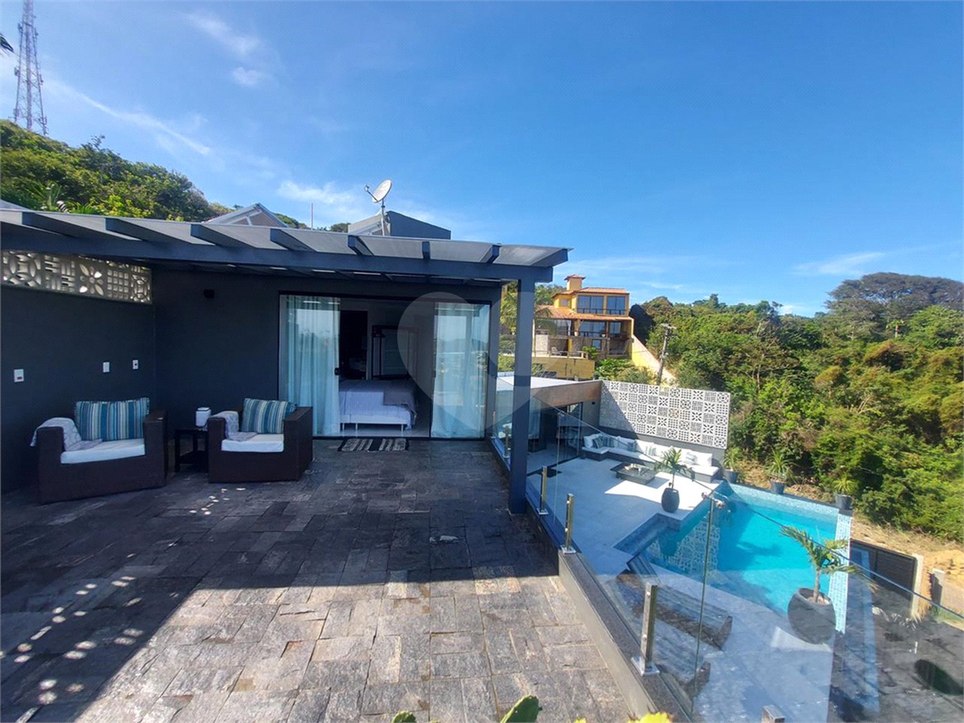 Casa à venda com 4 quartos, sendo 3 suítes, em Albatroz, Armação dos Búzios, RJ