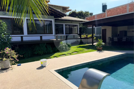 Casa à venda com 4 suítes em Ferradura, Armação dos Búzios, RJ