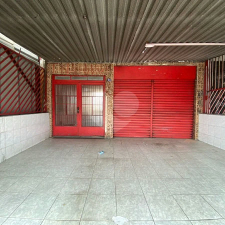 Casa comercial com 420m² , 3 banheiros , 5 vagas de garagem , à venda em São Mateus.