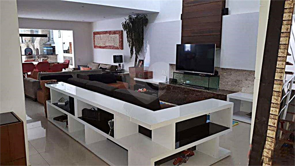 Casa à venda com 4 quartos, sendo 2 suítes, no condomínio Cond Residencial Villagio da Serra, São Paulo - SP