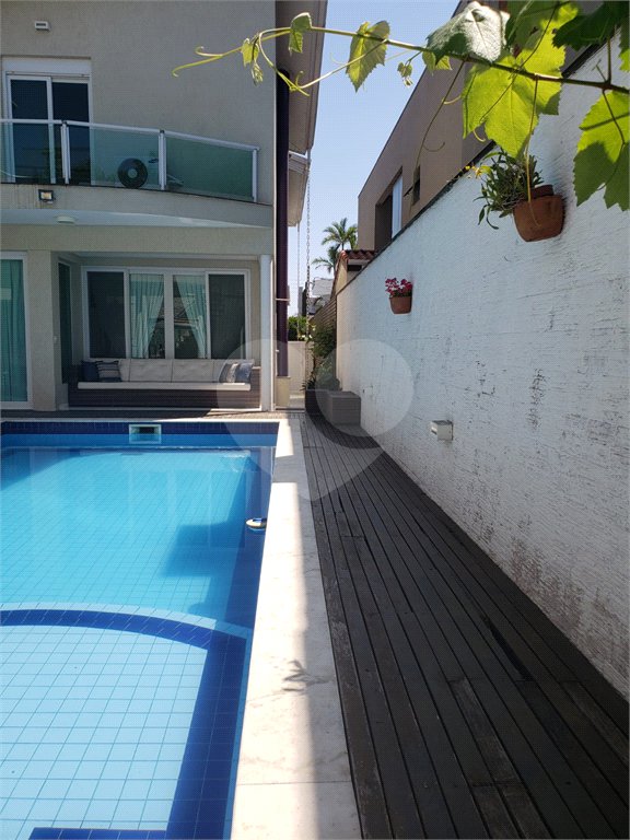 Casa à venda ou para alugar com 4 suítes no condomínio Suzano, Suzano - SP