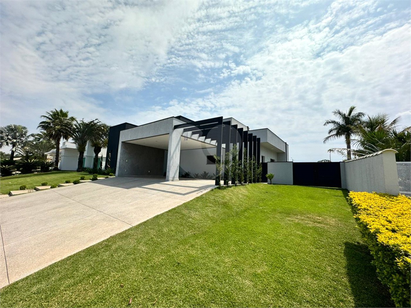 Casa à venda com 4 quartos, sendo 3 suítes, no condomínio Vilagio Ipanema 1, Araçoiaba da Serra - SP