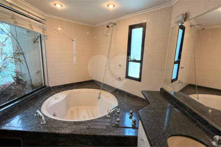 Apartamento à venda com 3 quartos, sendo 1 suíte, em Vila Andrade, São Paulo, SP