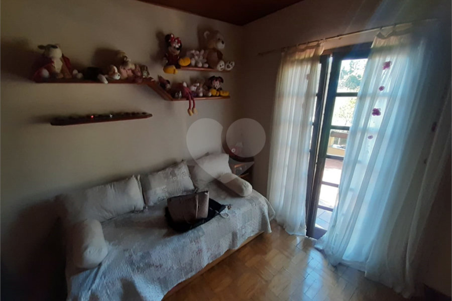 Casa à venda com 3 quartos, sendo 1 suíte, no condomínio Jardim da Monntanha Ii, Mairiporã - SP