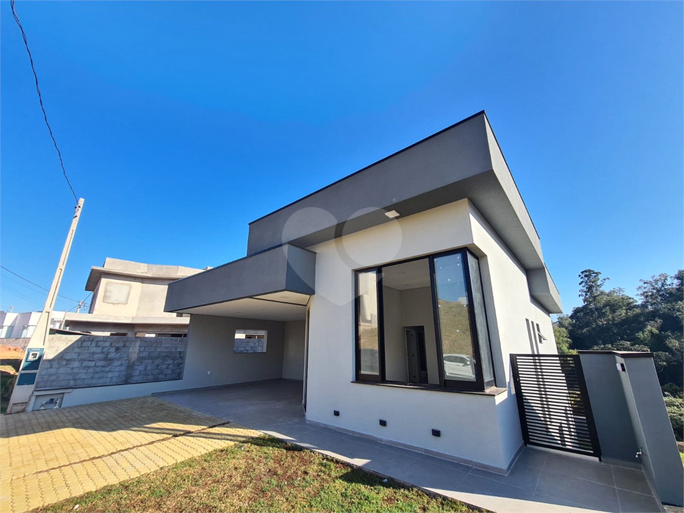 Casa à venda com 3 suítes no condomínio Reserva dos Jatobás, Louveira - SP