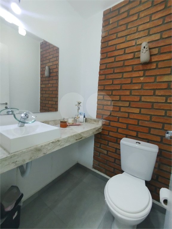 Casa à venda com 2 quartos, sendo 1 suíte, no condomínio Residencial Viva Vida, Cotia - SP