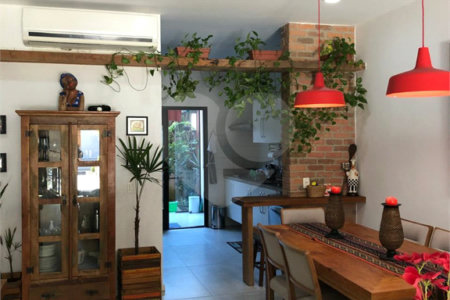 Casa à venda com 9 quartos, sendo 8 suítes, no condomínio Village Elisabete, Rio de Janeiro - RJ