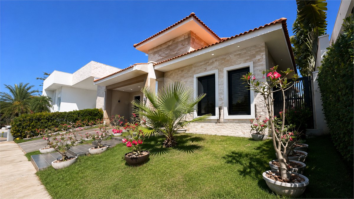 Casa à venda com 3 suítes no condomínio Florais da Mata, Várzea Grande - MT