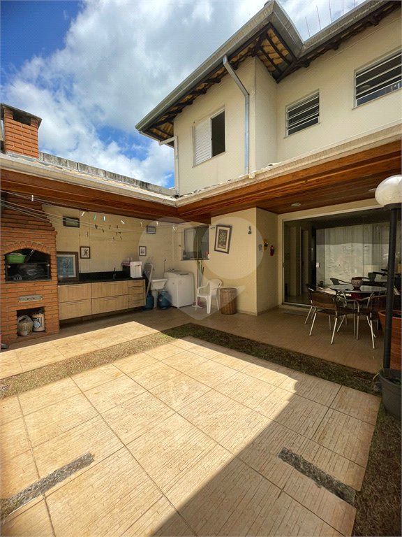 Casa à venda com 3 quartos, sendo 1 suíte,  no condomínio Montpellier, Mogi das Cruzes - SP