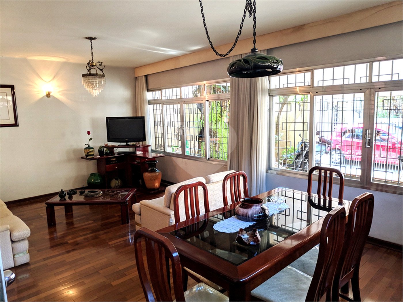Sobrado à venda com 5 quartos, sendo 1 suíte,  em Vila Nova Conceição, São Paulo, SP