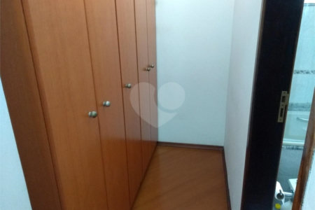 Sobrado à venda com 4 quartos, sendo 2 suítes, em Bosque da Saúde, São Paulo, SP