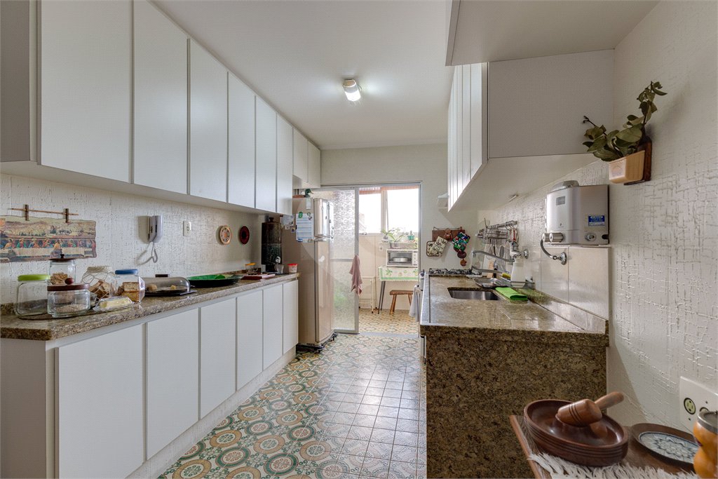Apartamento à venda com 4 quartos, sendo 1 suíte,  em Chácara Santo Antônio, São Paulo, SP
