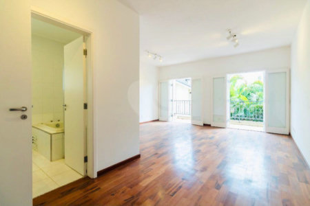 Casa à venda com 3 quartos, sendo 1 suíte,  no condomínio Reserva do Visconde, São Paulo - SP