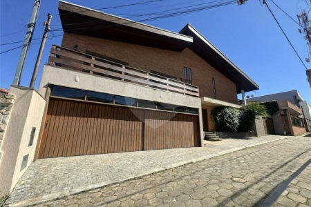 Casa à venda ou para alugar com 4 quartos, sendo 3 suítes, no Centro, Itapetininga, SP