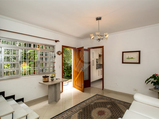 Casa à venda com 3 quartos, sendo 1 suíte,  em Campo Belo, São Paulo, SP