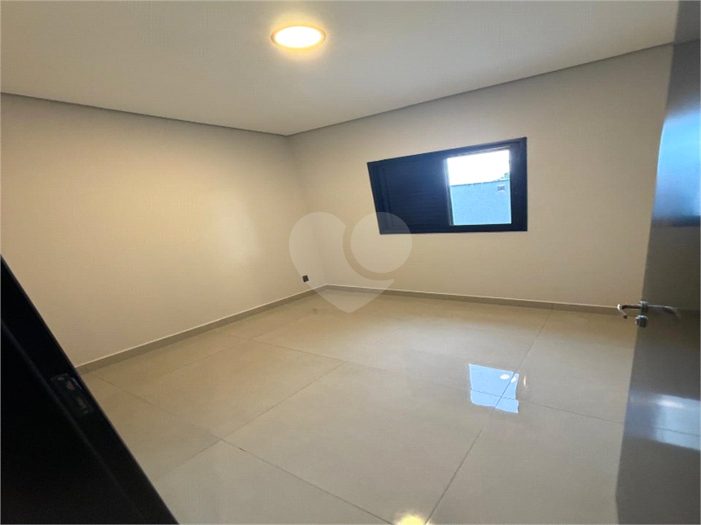 Casa à venda com 3 quartos, sendo 1 suíte, no condomínio Jardim Residencial Villagio Ipanema I, Sorocaba - SP