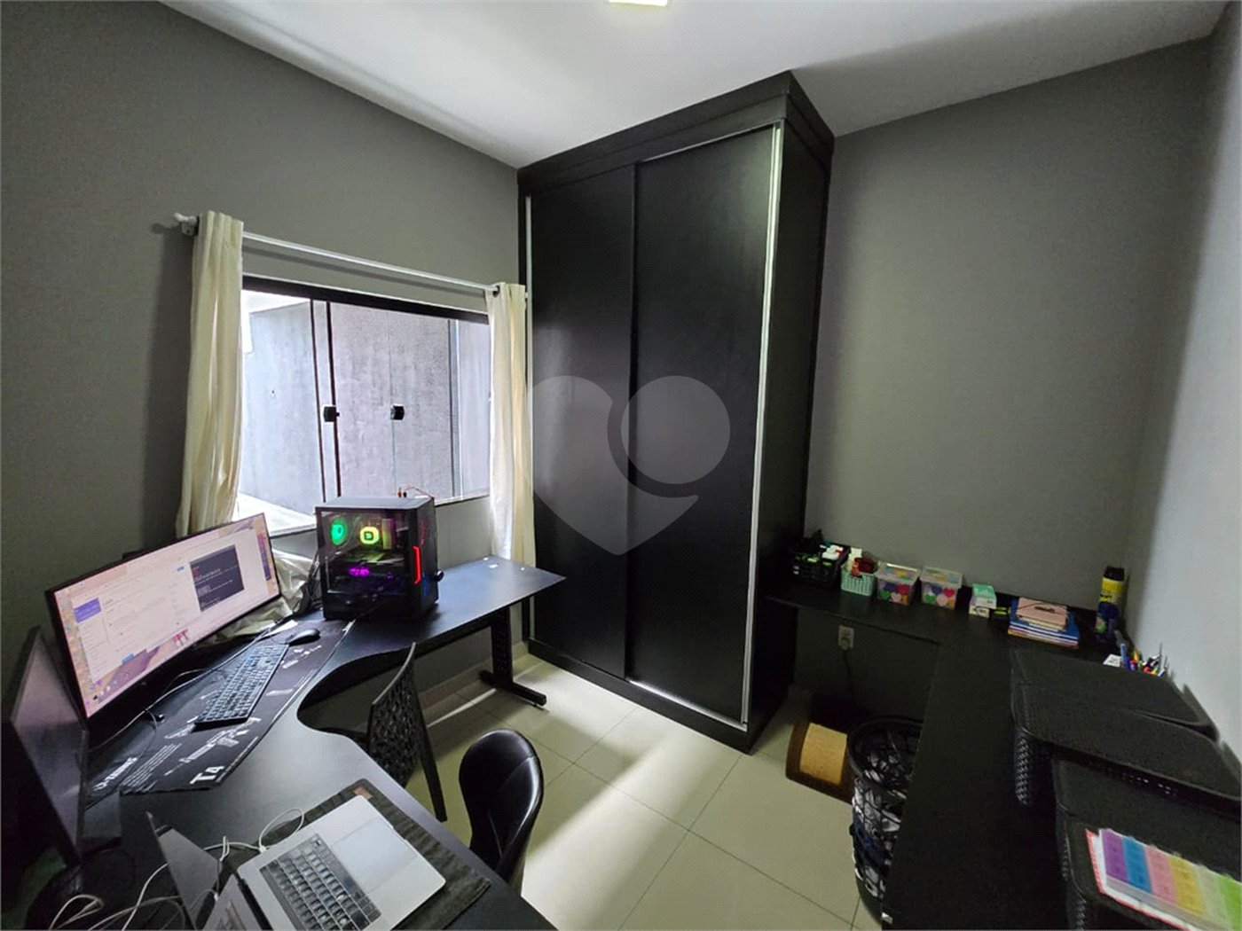 Casa à venda com 3 quartos, sendo 2 suítes,  no condomínio Residencial Marina, Itapetininga - SP