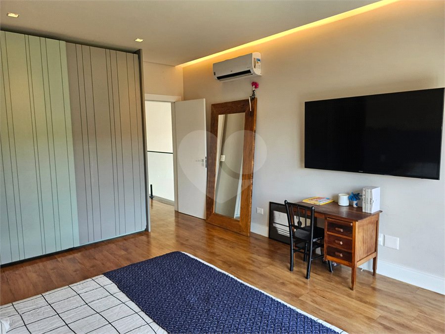 Casa à venda com 4 suítes no condomínio Residencial Itahyê, Santana de Parnaíba - SP