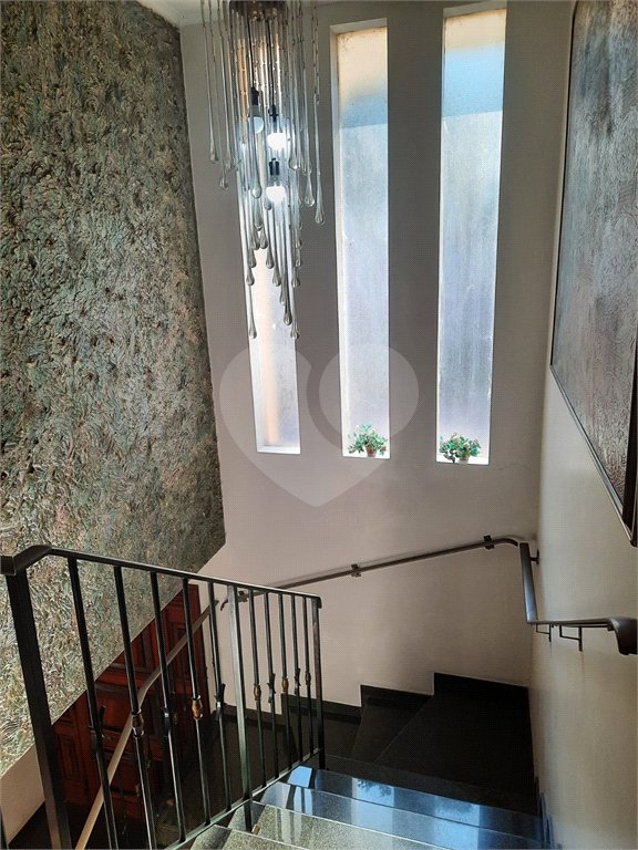 Sobrado à venda com 5 quartos, sendo 3 suítes, em Jardim Marajoara, São Paulo, SP