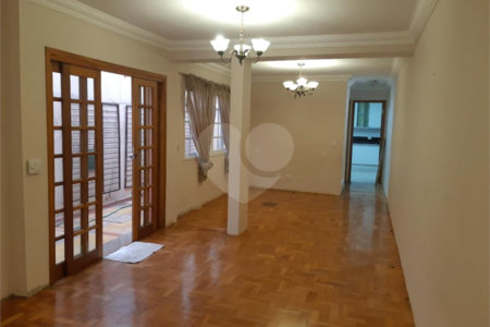 Sobrado à venda com 3 quartos, sendo 1 suíte,  em Jardim Olympia, São Paulo, SP