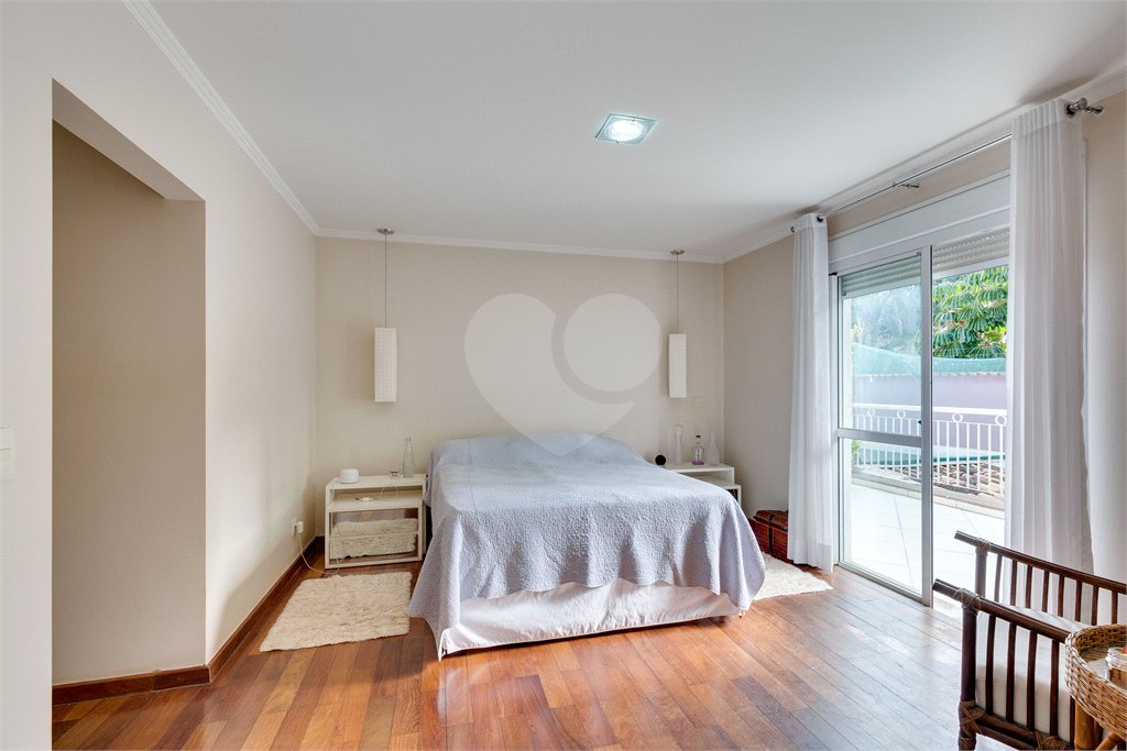 Casa à venda com 3 suítes no condomínio Vila Versalhes, São Paulo - SP