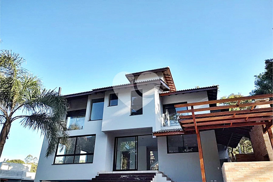 Casa à venda com 4 quartos, sendo 3 suítes, no condomínio Cantareira, Mairiporã - SP