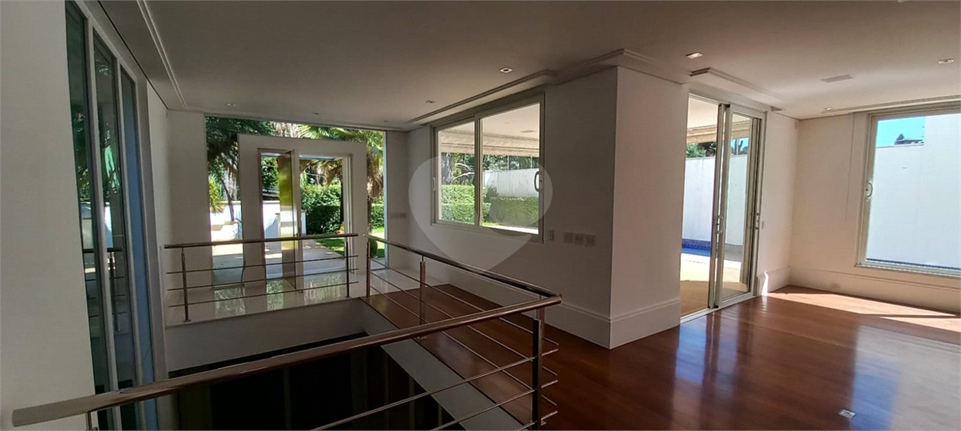 Sobrado à venda ou para alugar com 7 quartos, sendo 4 suítes,  em Cidade Jardim, São Paulo, SP