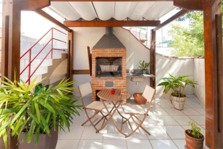 Casa à venda com 4 quartos, sendo 1 suíte, no condomínio Taquaral, São Paulo - SP