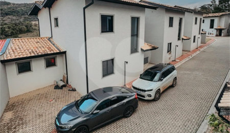 Casa à venda com 3 quartos, sendo 1 suíte,  no condomínio Residencial Marchant Buarque, Atibaia - SP