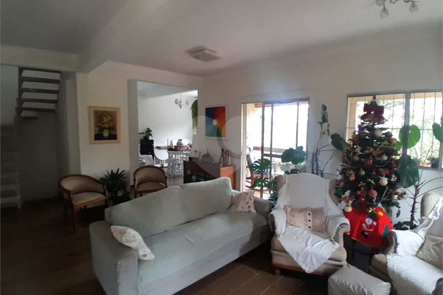 Sobrado à venda com 3 quartos, sendo 1 suíte, em Serra da Cantareira, Mairiporã, SP
