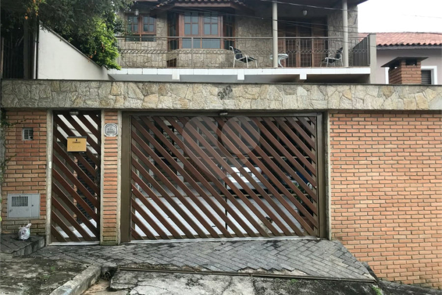 Sobrado à venda com 4 suítes em Vila Irmãos Arnoni, São Paulo, SP