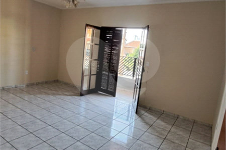Sobrado à venda com 3 quartos, sendo 2 suítes, em Jardim Adriana, Indaiatuba, SP