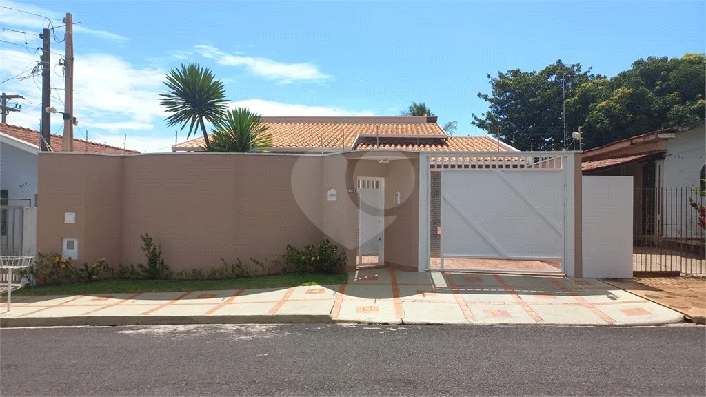 Casa à venda com 4 quartos, sendo 2 suítes, em Jardim Adalgisa, Araraquara, SP