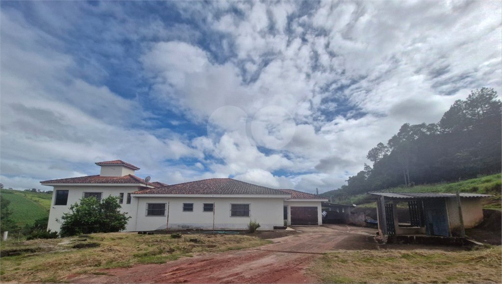 Sítio à venda com 8 quartos, sendo 1 suíte, em Bairro do Laranjal, Atibaia, SP