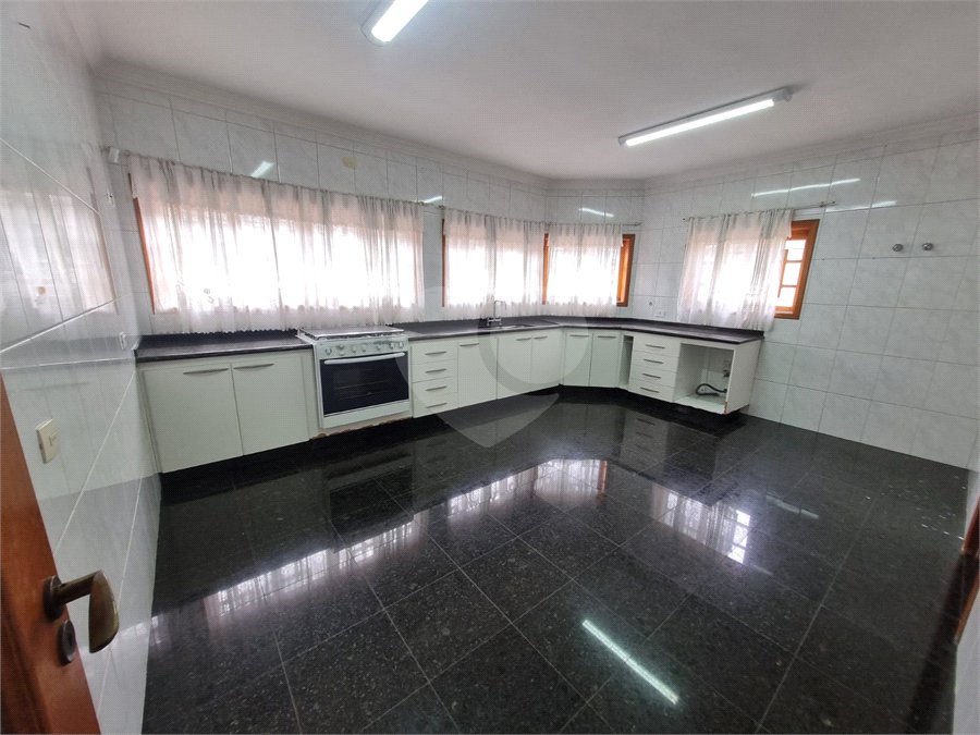 Sobrado à venda ou para alugar com 5 quartos, sendo 4 suítes,  em City América, São Paulo, SP