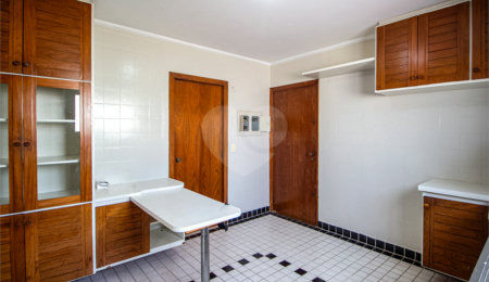 Apartamento à venda com 3 quartos, sendo 2 suítes,  em Água Branca, São Paulo, SP