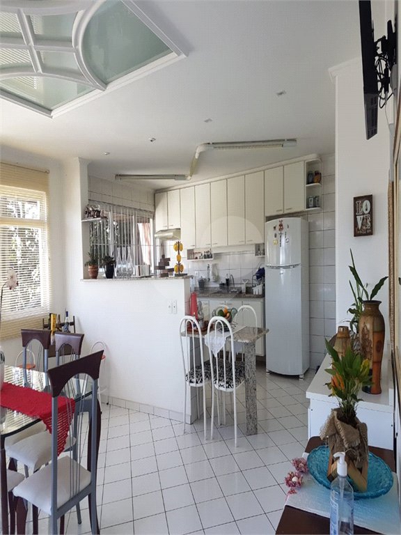 Casa à venda com 4 quartos, sendo 2 suítes, no condomínio Ibiratiba, São Paulo - SP