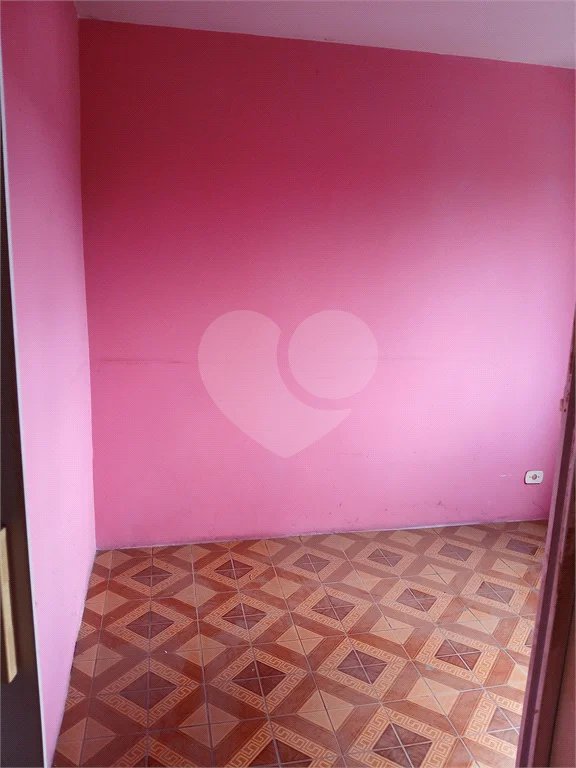 Viva com praticidade e conforto em um condomínio próximo ao comércio!