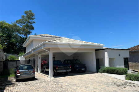 Casa à venda com 3 suítes no condomínio Vila Hipica Ii, Vinhedo - SP