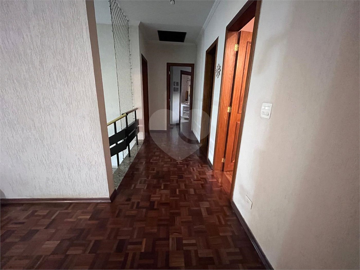 Casa à venda com 4 quartos, sendo 2 suítes, no condomínio Jornalista Américo Ariza, São Paulo - SP