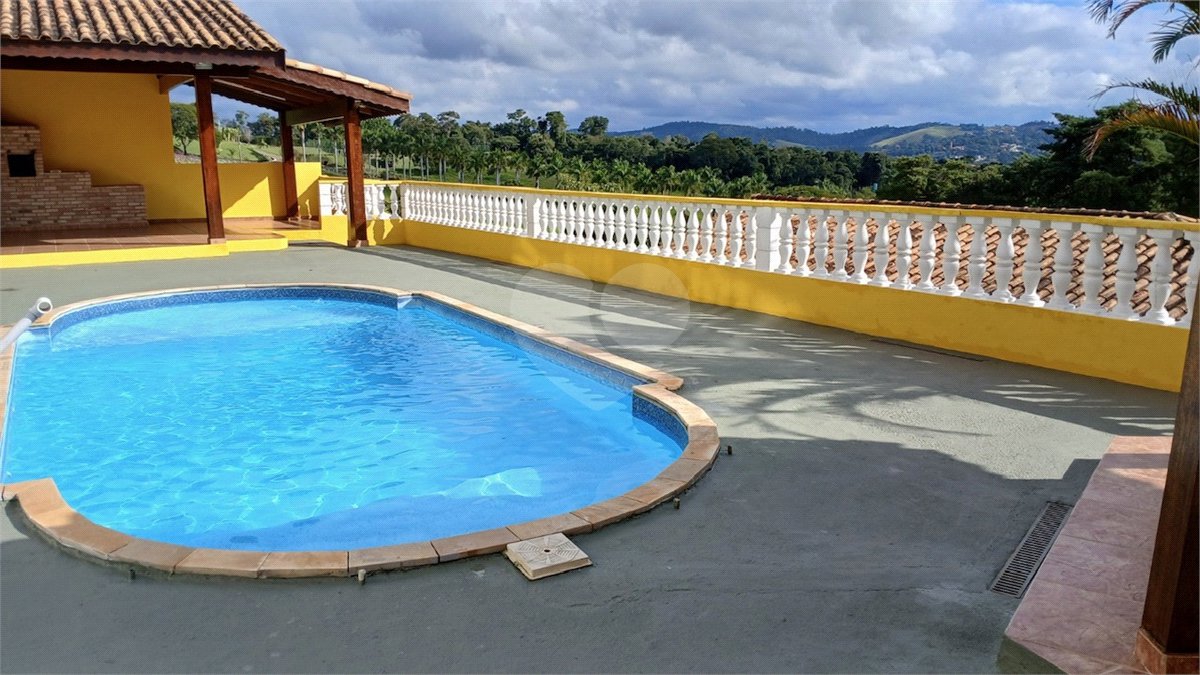 Casa em condomínio para alugar com 3 quartos, sendo 1 suíte, em Vila Petrópolis, Atibaia, SP