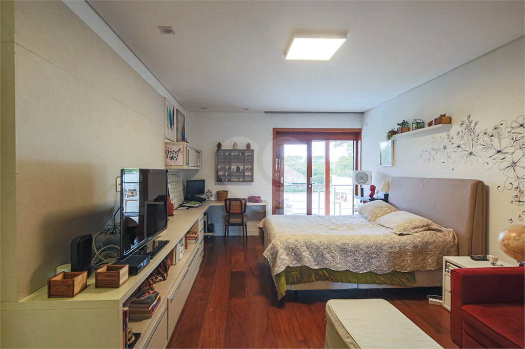 Casa à venda com 6 suítes em Jardim Cordeiro, São Paulo, SP