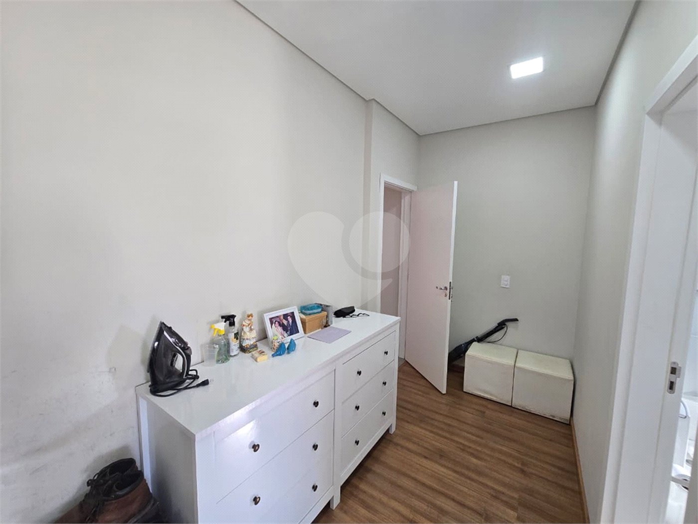 Casa à venda com 3 quartos, sendo 2 suítes, no condomínio Golden, Itapetininga - SP