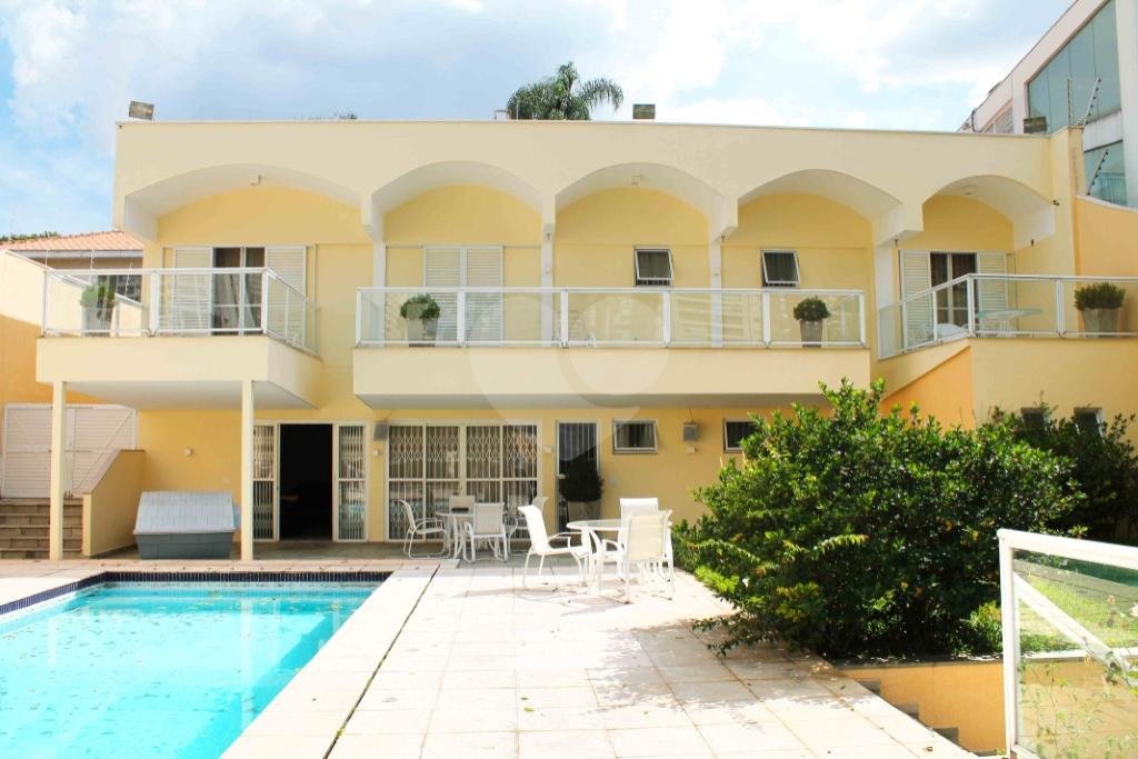 Casa Térrea à venda ou para alugar com 3 suítes em Brooklin Velho, São Paulo, SP
