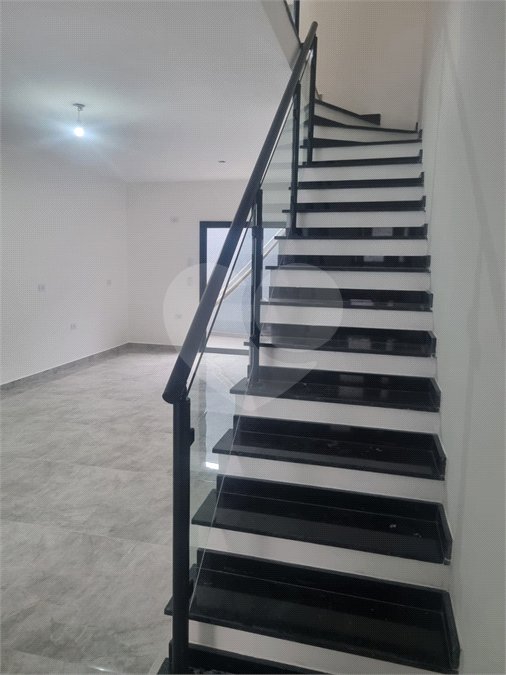 Sobrado à venda com 3 quartos, sendo 1 suíte, em Vila São Paulo, São Paulo, SP