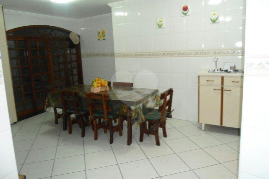 Sobrado à venda com 4 quartos, sendo 2 suítes, em Vila Irmãos Arnoni, São Paulo, SP