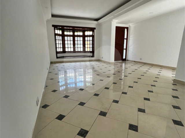 Sobrado à venda com 3 quartos, sendo 1 suíte,  em Tremembé, São Paulo, SP