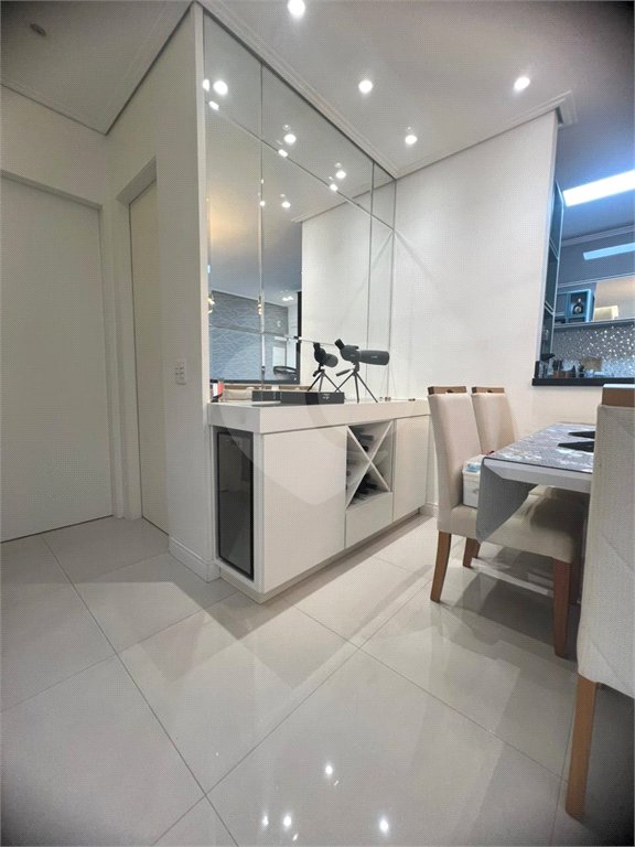 Apartamento. 78 m2, 3 dorm., uma suíte, lavabo, banheito, duas vagas, deposito no sub, varanda gormet.Aceita e estuda Permuta.