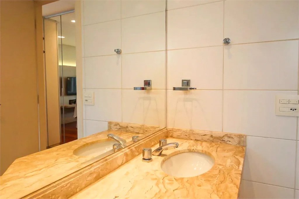 Apartamento à venda com 3 suítes em Real Parque, São Paulo, SP