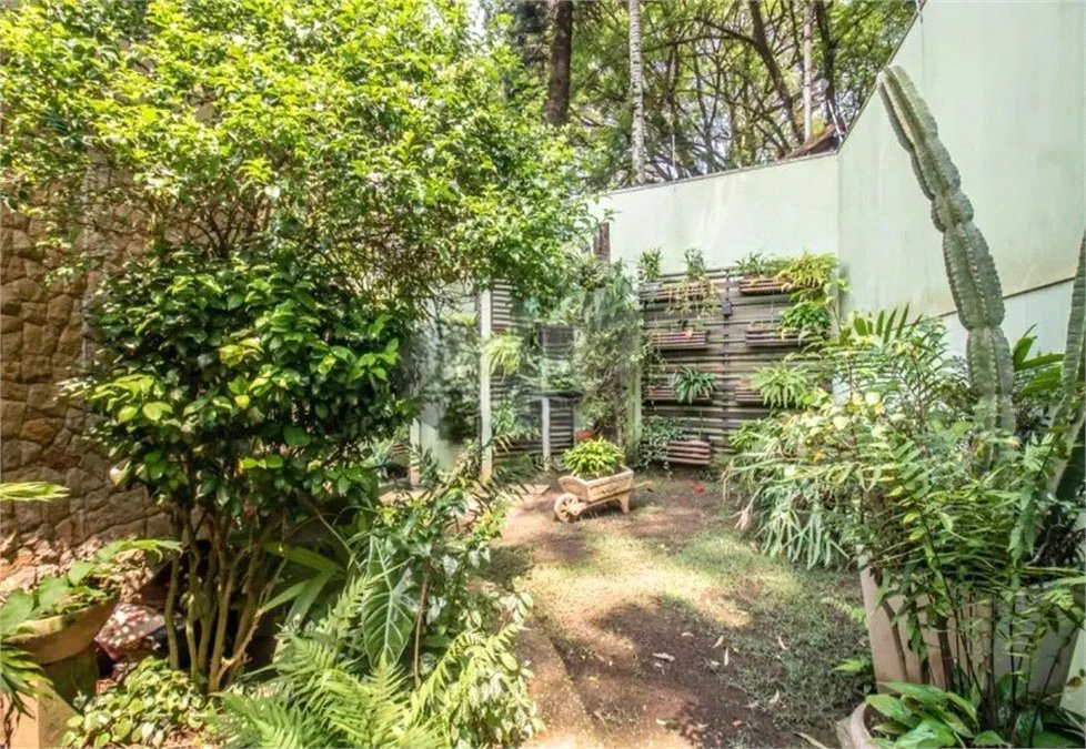 Casa de Vila à venda com 5 quartos, sendo 3 suítes, em Jardim Marajoara, São Paulo, SP